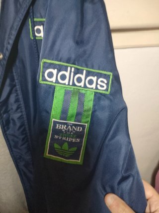 Chaqueta Adidas con capucha retro
