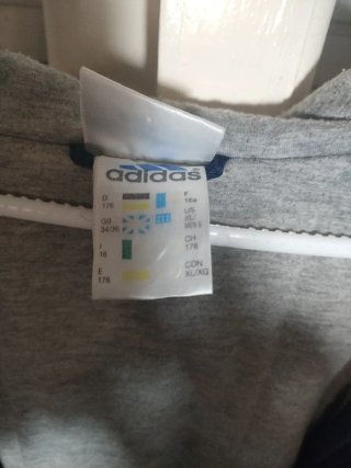 Chaqueta Adidas con capucha retro