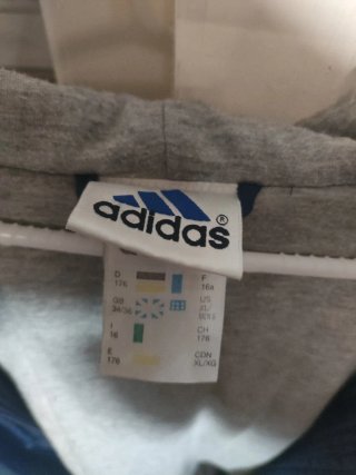 Chaqueta Adidas con capucha retro