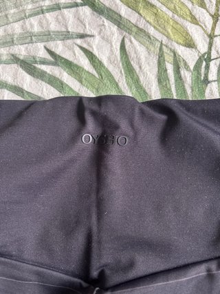 Mallas deportivas negras y grises