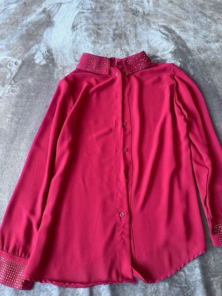 Camisa rosa con pedrería