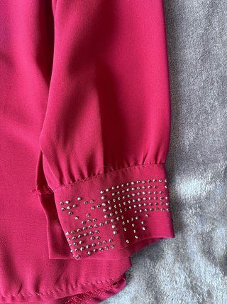 Camisa rosa con pedrería