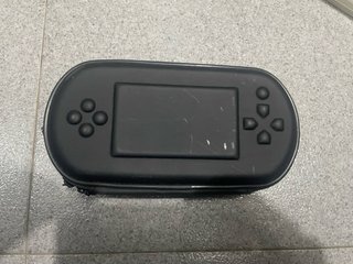PSP Slim blanca + cargador original + funda