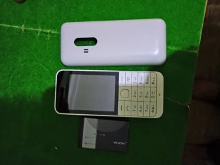 Nokia 220 Blanco y Negro