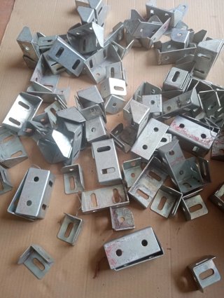 Soportes metálicos para estanterías