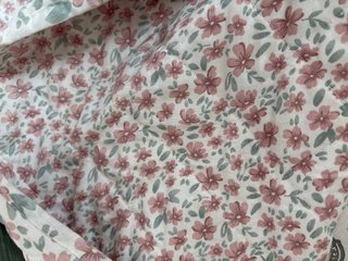 Coppia di copriletti floreali verde e rosa