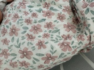 Coppia di copriletti floreali verde e rosa