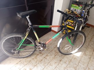 Bicicletta MTB vecchia ma funzionante