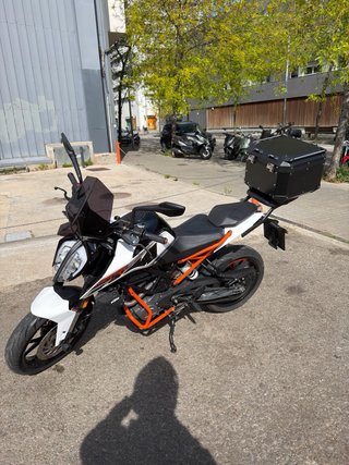 KTM 125 Duke Blanca y Naranja