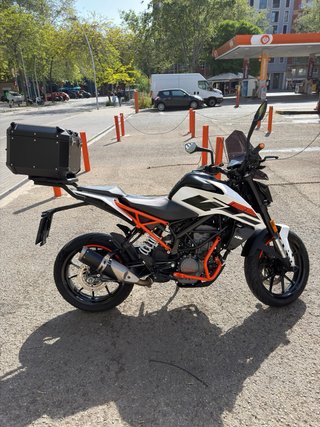 KTM 125 Duke Blanca y Naranja
