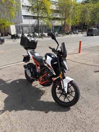 KTM 125 Duke Blanca y Naranja