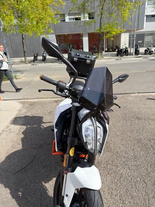 KTM 125 Duke Blanca y Naranja