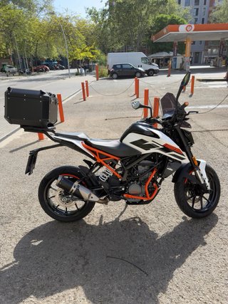 KTM 125 Duke Blanca y Naranja