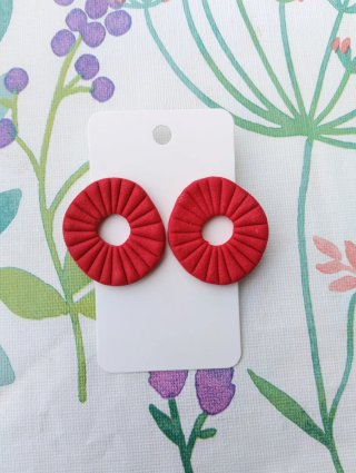Pendientes de arcilla rojos