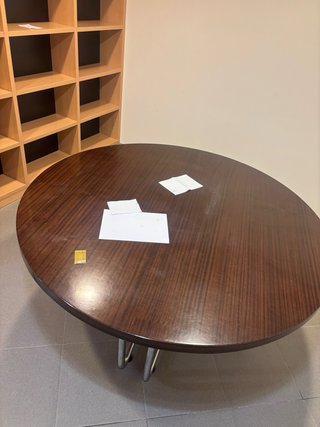 Mesa redonda de oficina madera y metal