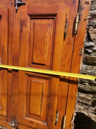 Ventana madera maciza con contraventanas