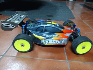 Coche radiocontrol gasolina Kyosho Inferno 7.5