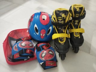 Patines y Casco Spiderman Batman