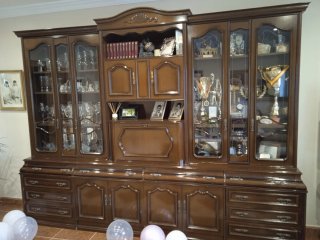 Mueble de salón madera oscura