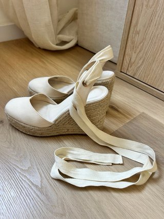 Alpargatas cuña blanco roto