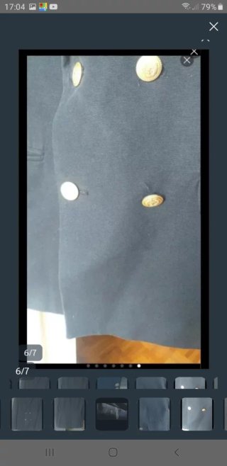 Americana ASOS azul con botones dorados