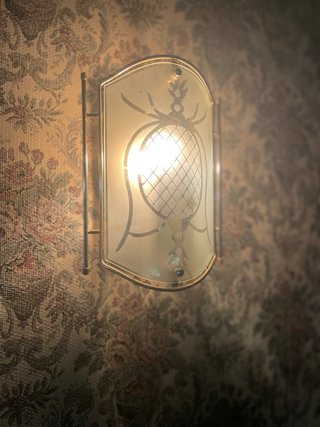 Aplique de pared dorado y cristal