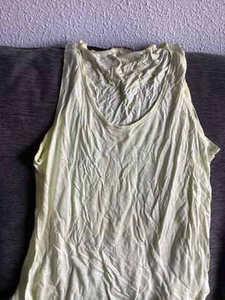 Camiseta tirantes amarilla con brillos