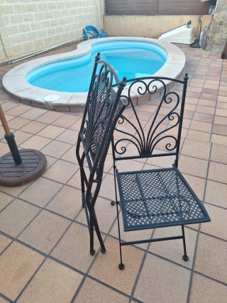 Juego de 4 sillas metálicas con cojines