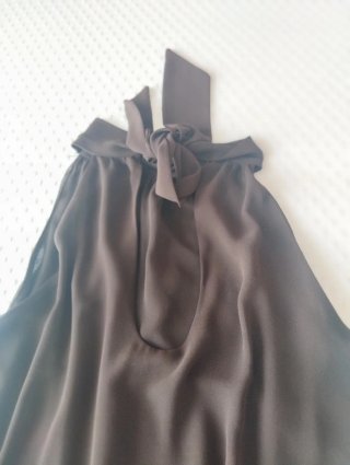 Blusa halter fluida marrón