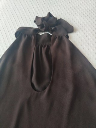 Blusa halter fluida marrón