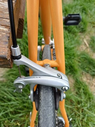 Bicicleta de carretera naranja Dawes