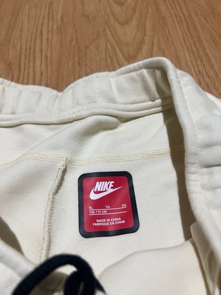 Nike Tech Fleece Crema talla XL de NIÑO