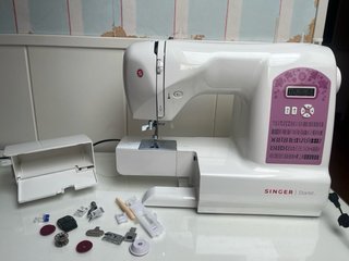 Máquina de coser Singer Starlet 6699 con tapa