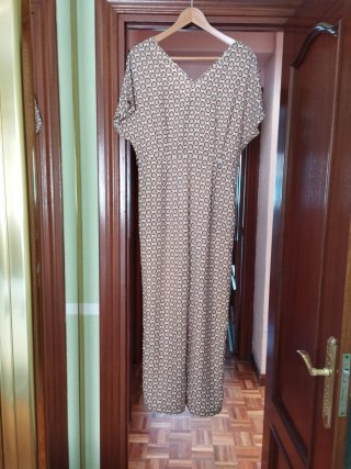 Mono estampado beige y marrón con hilo dorado