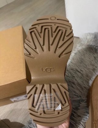 Stivali UGG con piattaforma T38 nuovi