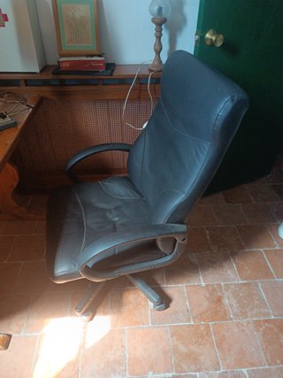 Sillón de oficina negro