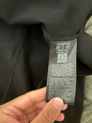 Chaqueta Negra Guess