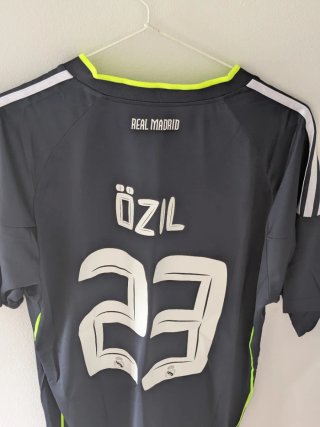 Camiseta Real Madrid 2010-11. Ozil 23. XL