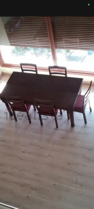 Mesa de comedor de madera maciza