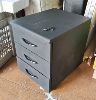 Cajonera de oficina negra de 3 cajones