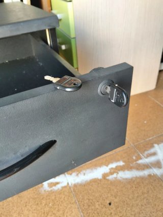 Cajonera de oficina negra de 3 cajones