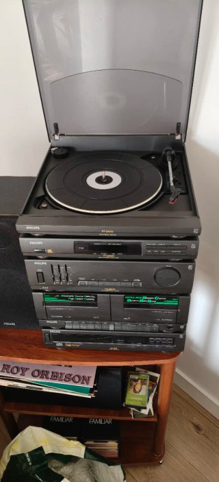 Equipo de música Philips con 2 altavoces