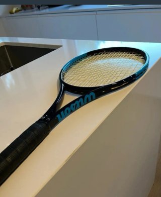 Raqueta Tenis Wilson Ultra Tour, molde profesional