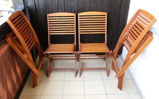 Tavolo e 4 sedie in acacia da giardino