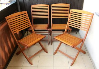 Tavolo e 4 sedie in acacia da giardino