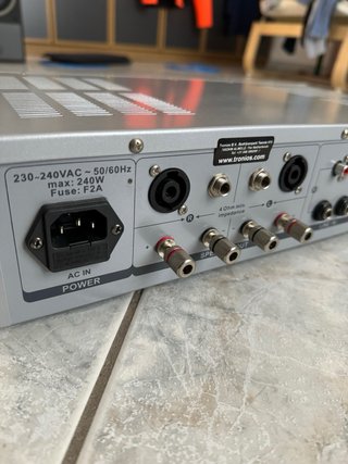 Amplificatore Skytec PRO240