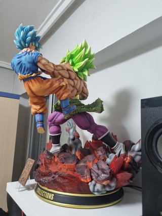 Figura Broly vs Goku Colección