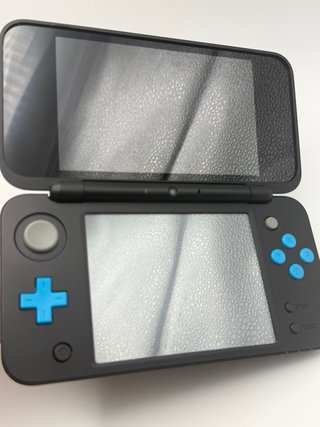 New Nintendo 2DS XL - Nero - Caricatore Incluso