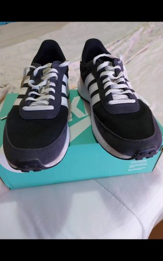 Zapatillas Adidas Negras y Blancas Talla 43.5