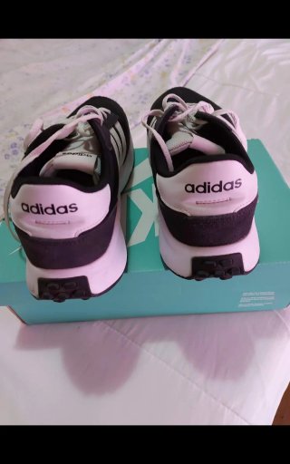 Zapatillas Adidas Negras y Blancas Talla 43.5